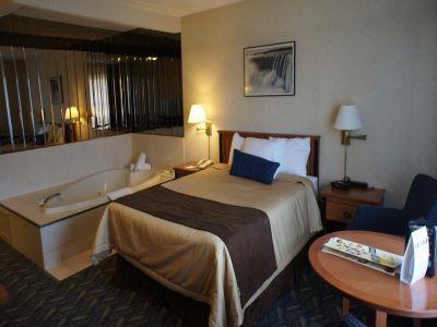 Hotel Travelodge By Wyndham At The Falls Niagara Falls