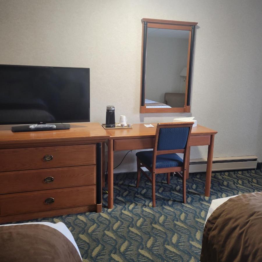 Travelodge By Wyndham At The Falls Hotel Niagara Falls