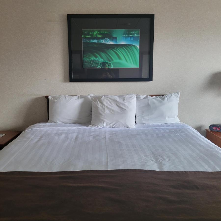Travelodge By Wyndham At The Falls Hotel
