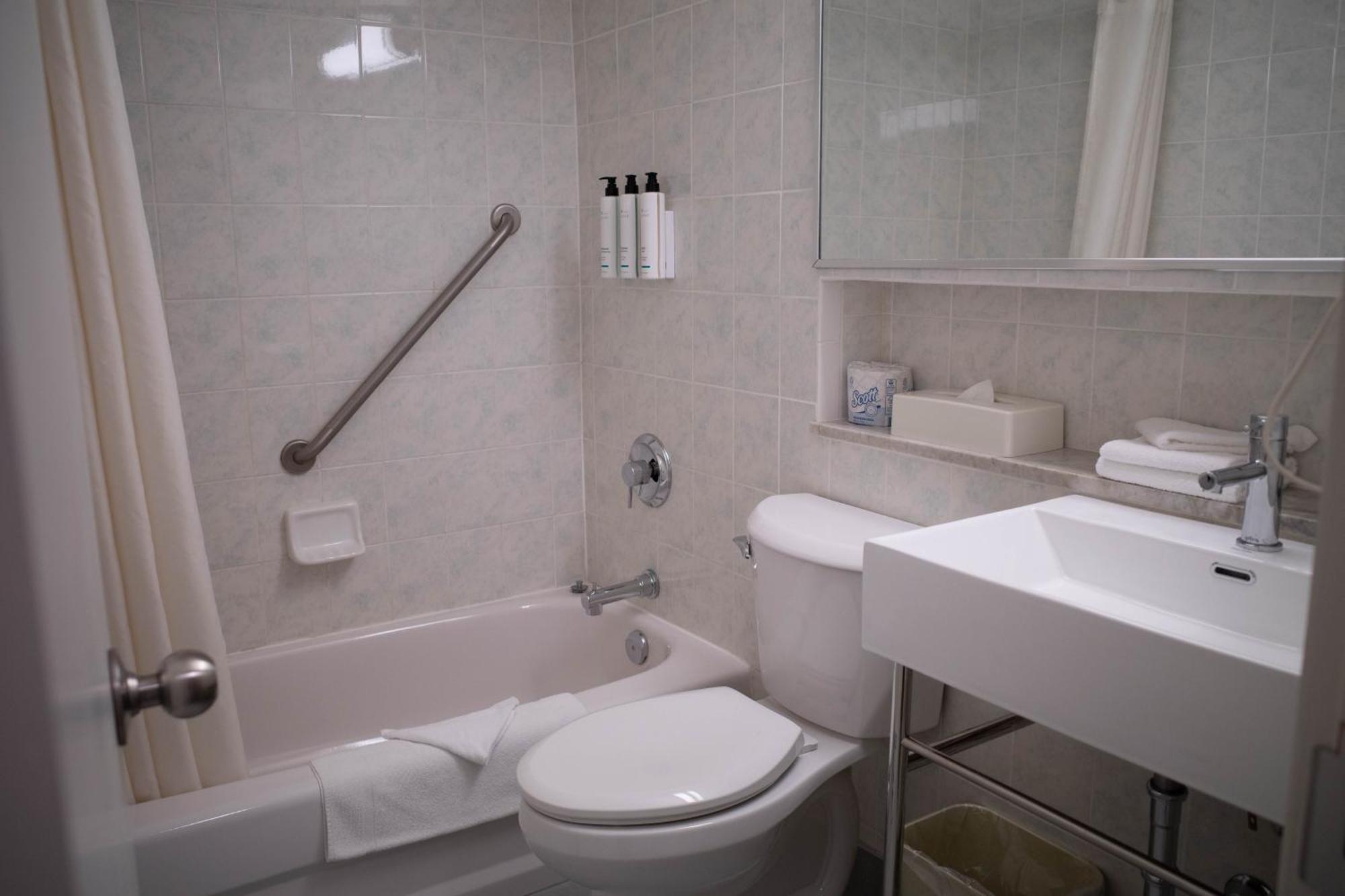 Hotel Travelodge By Wyndham At The Falls 3*