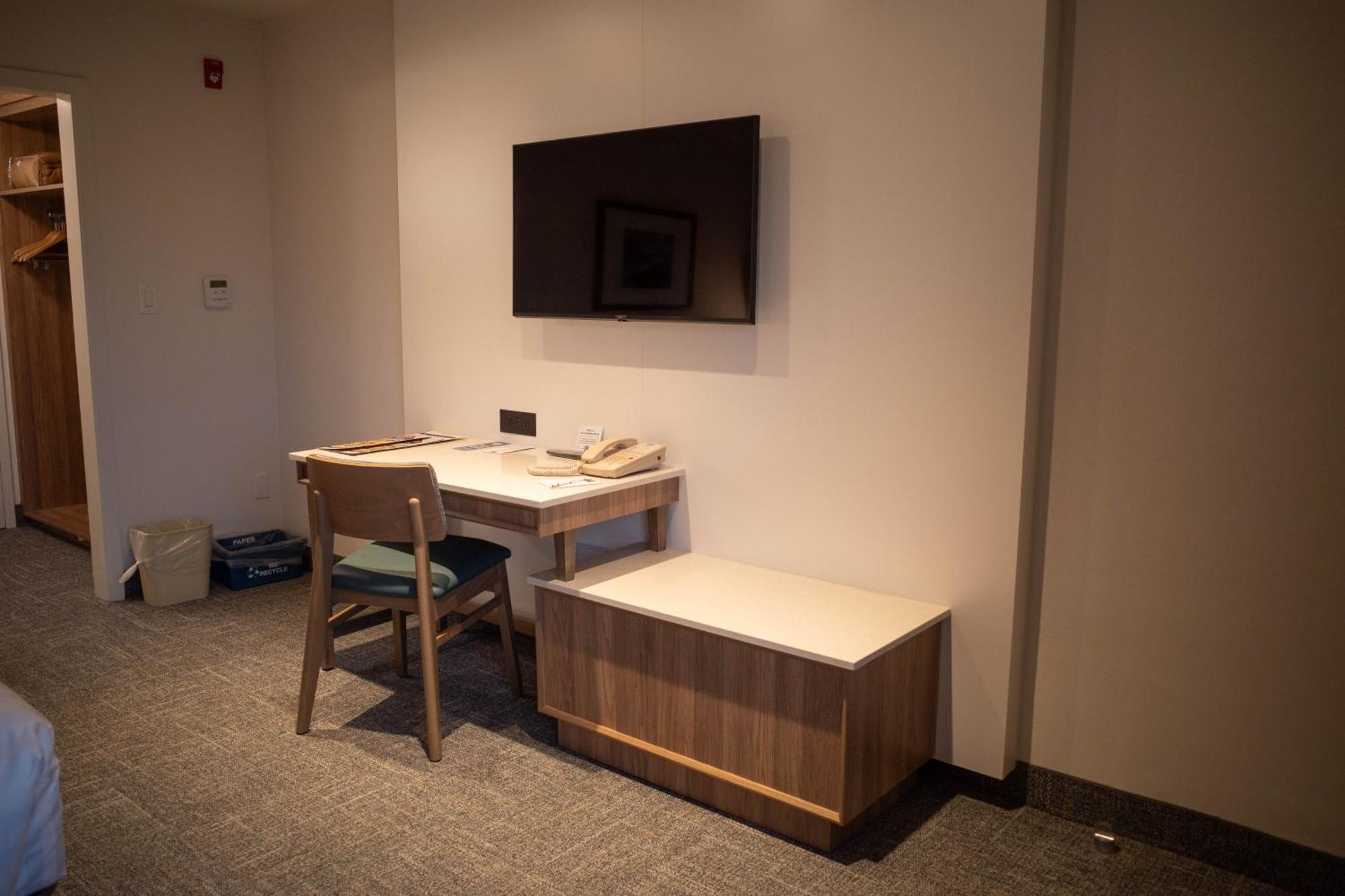Travelodge By Wyndham At The Falls Hotel Niagara Falls