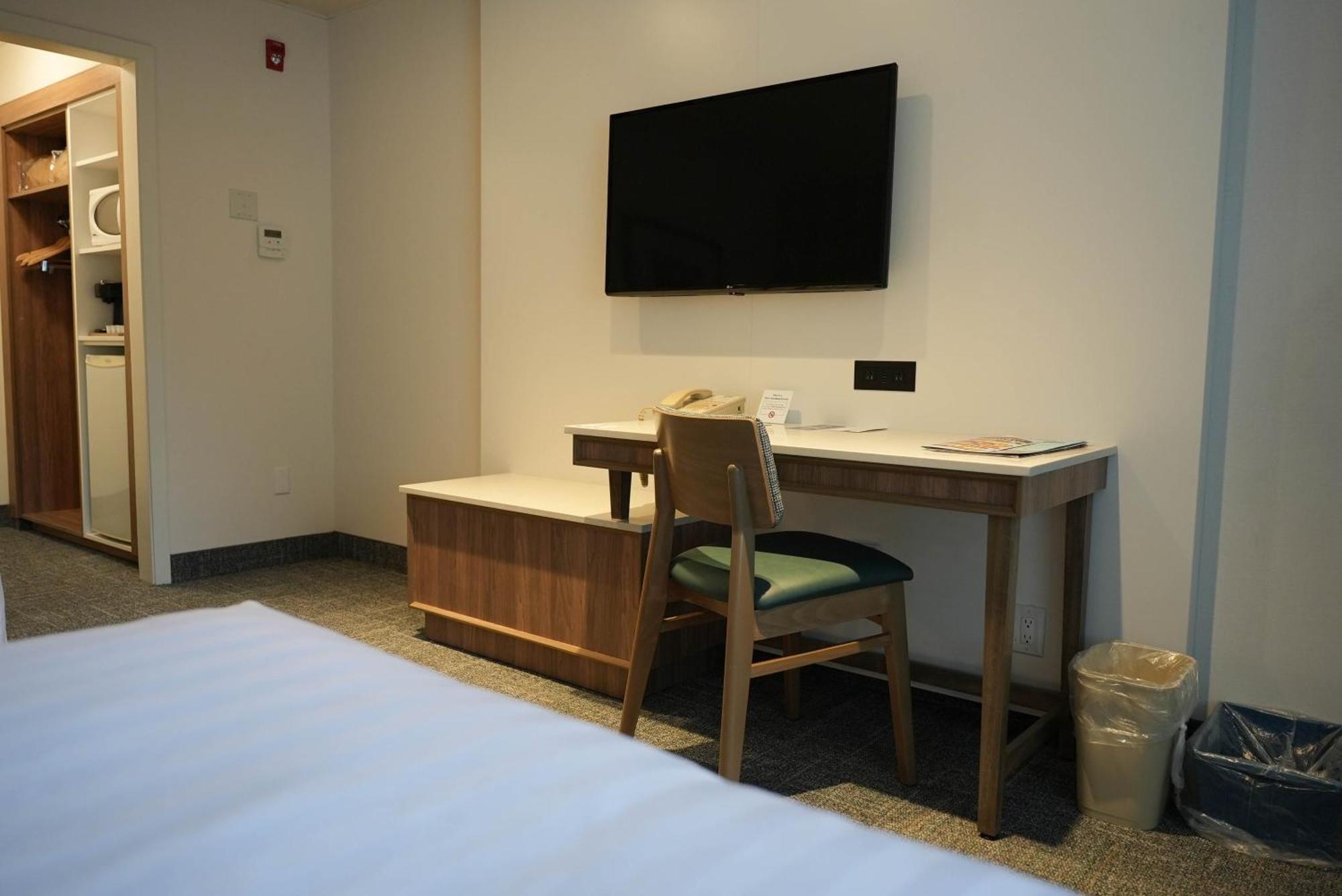Hotel Travelodge By Wyndham At The Falls Niagara Falls
