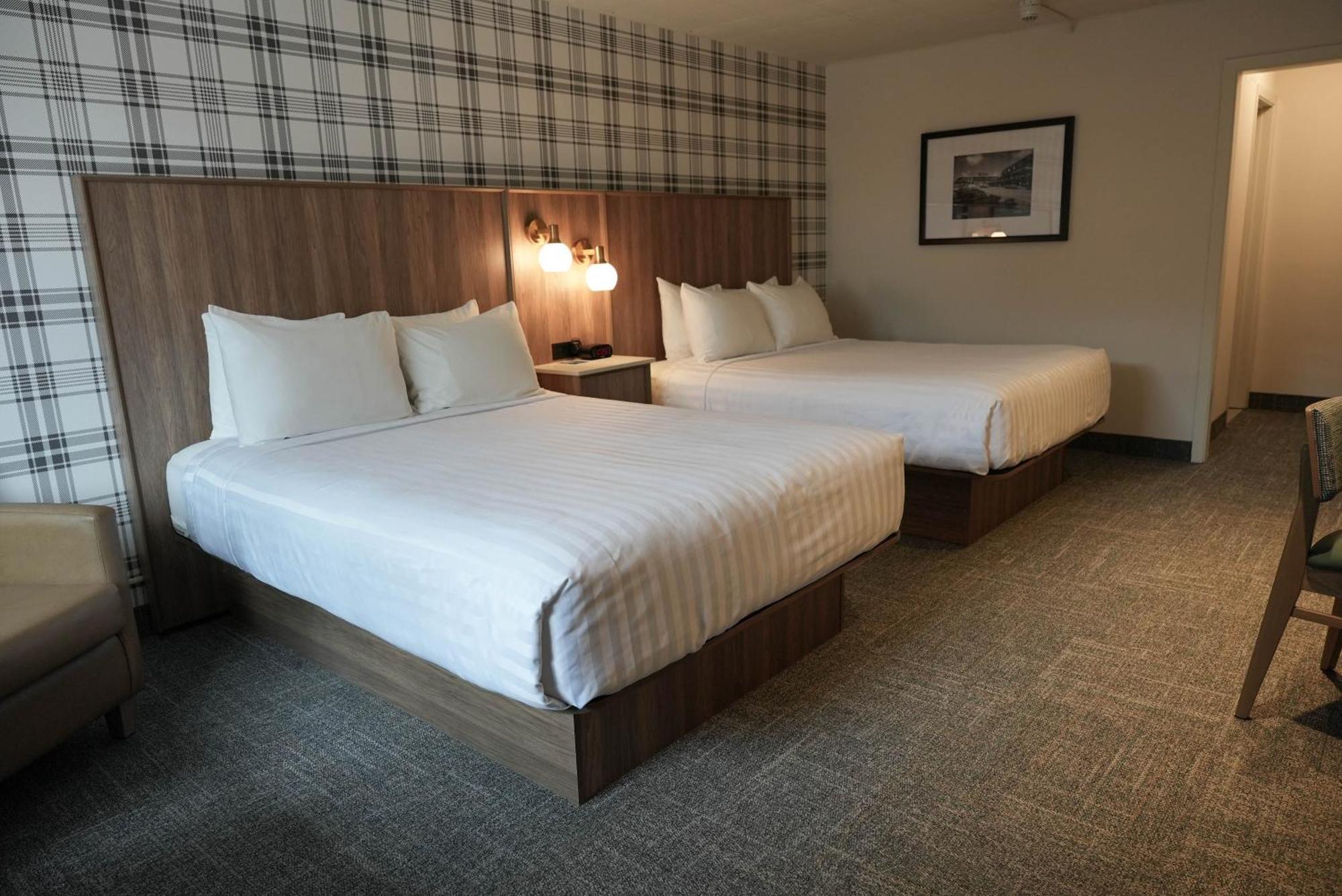 Hotel Travelodge By Wyndham At The Falls Niagara Falls
