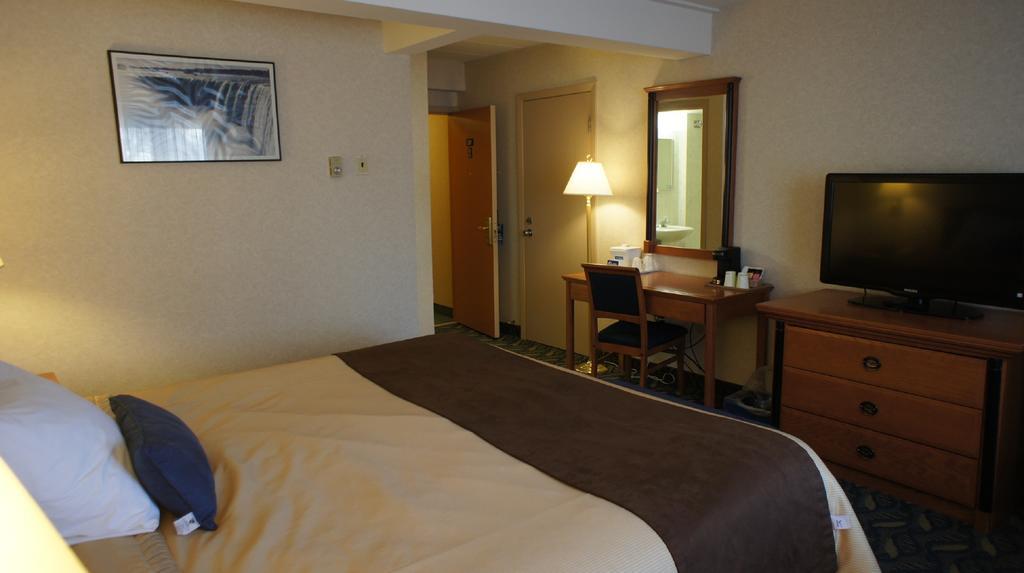 Travelodge By Wyndham At The Falls Hotel Niagara Falls