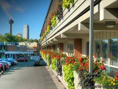 Travelodge By Wyndham At The Falls Hotel 3*