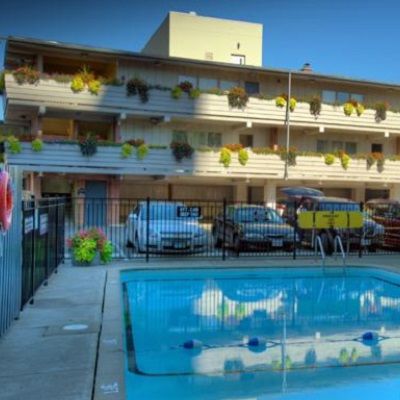 Travelodge By Wyndham At The Falls Hotel 3*