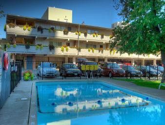 Travelodge By Wyndham At The Falls Hotel 3*