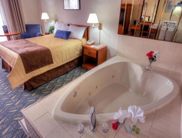 Travelodge By Wyndham At The Falls Hotel Niagara Falls