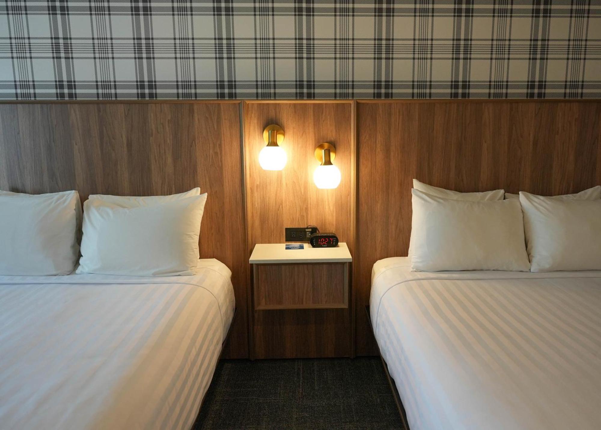 Travelodge By Wyndham At The Falls Hotel