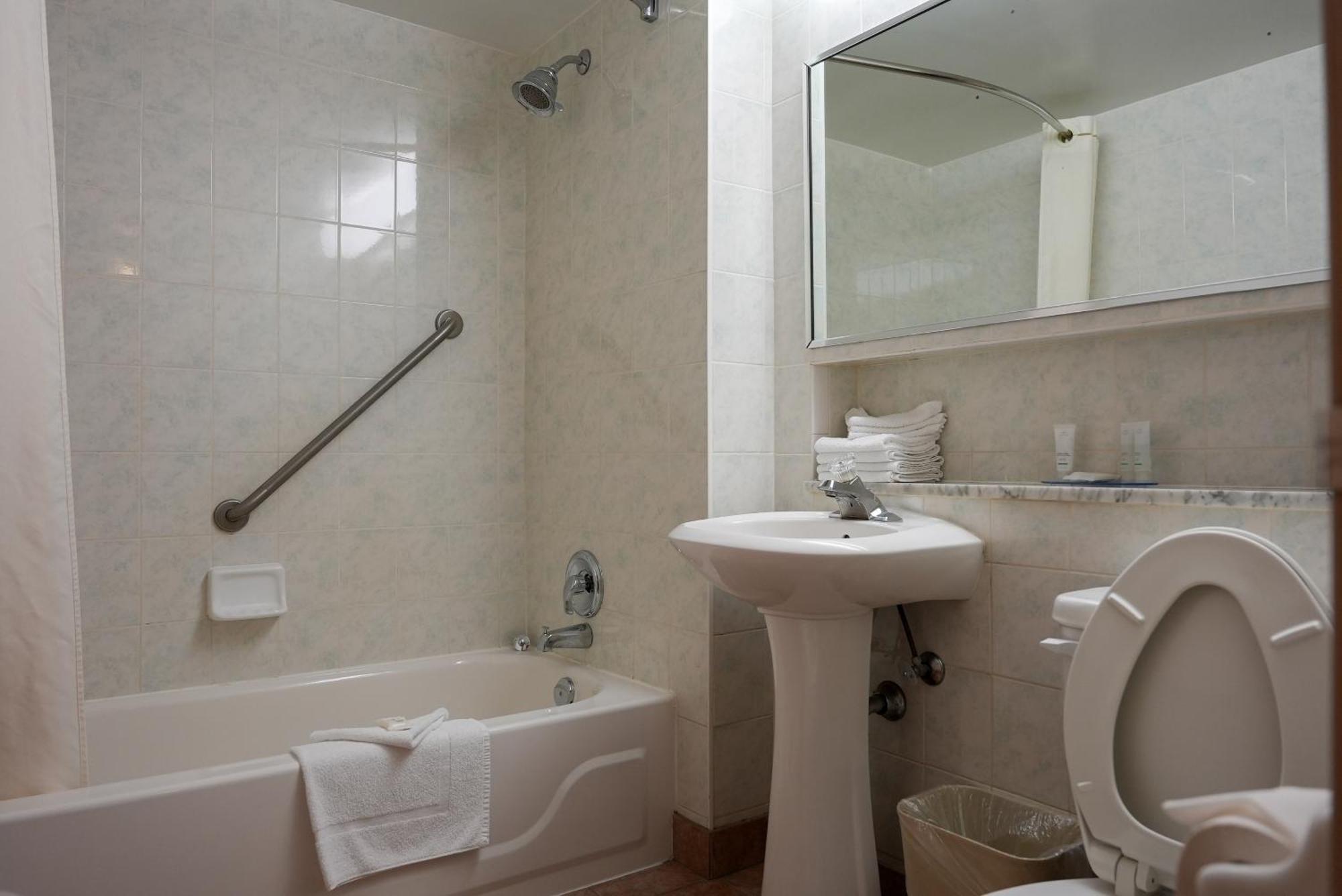 Travelodge By Wyndham At The Falls 3*