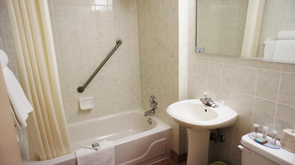 Travelodge By Wyndham At The Falls Hotel